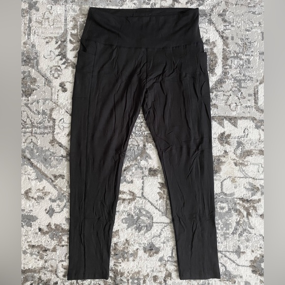 New Fleece Lined High Waist Rise Solid Black Leggings With Pockets NWT Stretchy - Picture 10 of 16